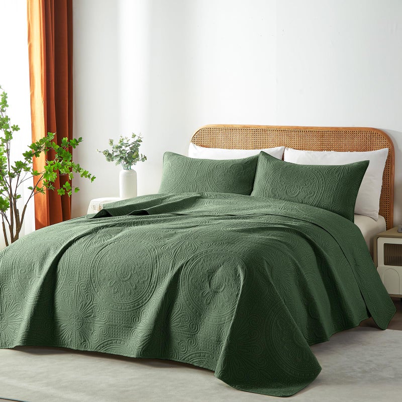 WURUIBO Olive Green Full/Queen Quilt Bedding Set  3 Pieces Lightweight Bedspreads with Pillow Shams  Microfiber Modern Thin Coverlet  Summer Quilted Comforter for All Season (1 Quilt  2 Shams) - Image 2